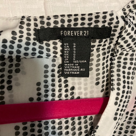 Black and white chevron top - Picture 2 of 3